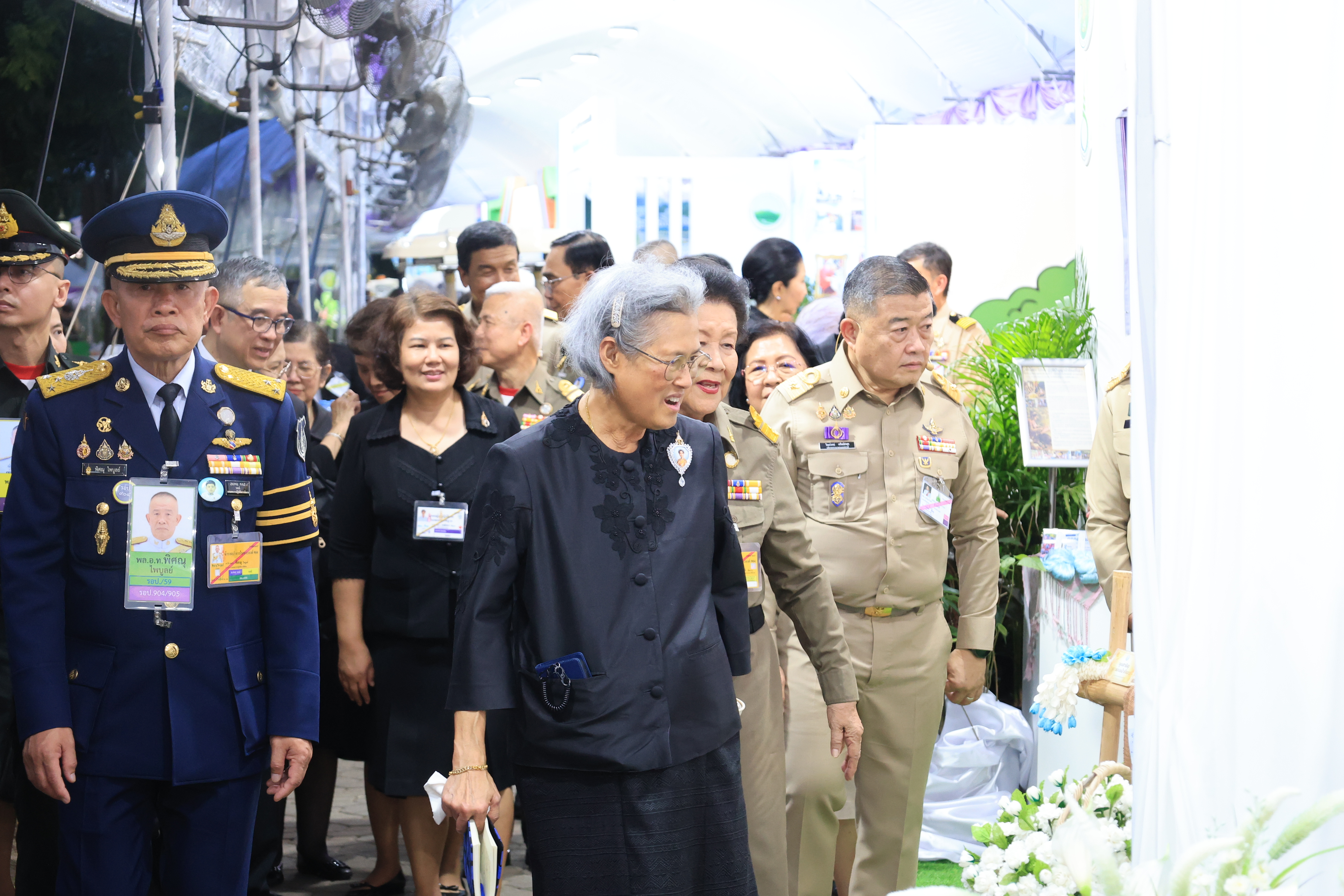 title - สำนักงานการปฏิรูปที่ดินเพื่อเกษตรกรรม ร่วมเฝ้าฯ รับเสด็จ สมเด็จพระกนิษฐาธิราชเจ้า กรมสมเด็จพระเทพรัตนราชสุดา ฯ สยามบรมราชกุมารี เสด็จพระราชดำเนินไปทรงเปิดงาน “สีสรรพรรณไม้ เทิดไท้บรมราชินีนาถ”